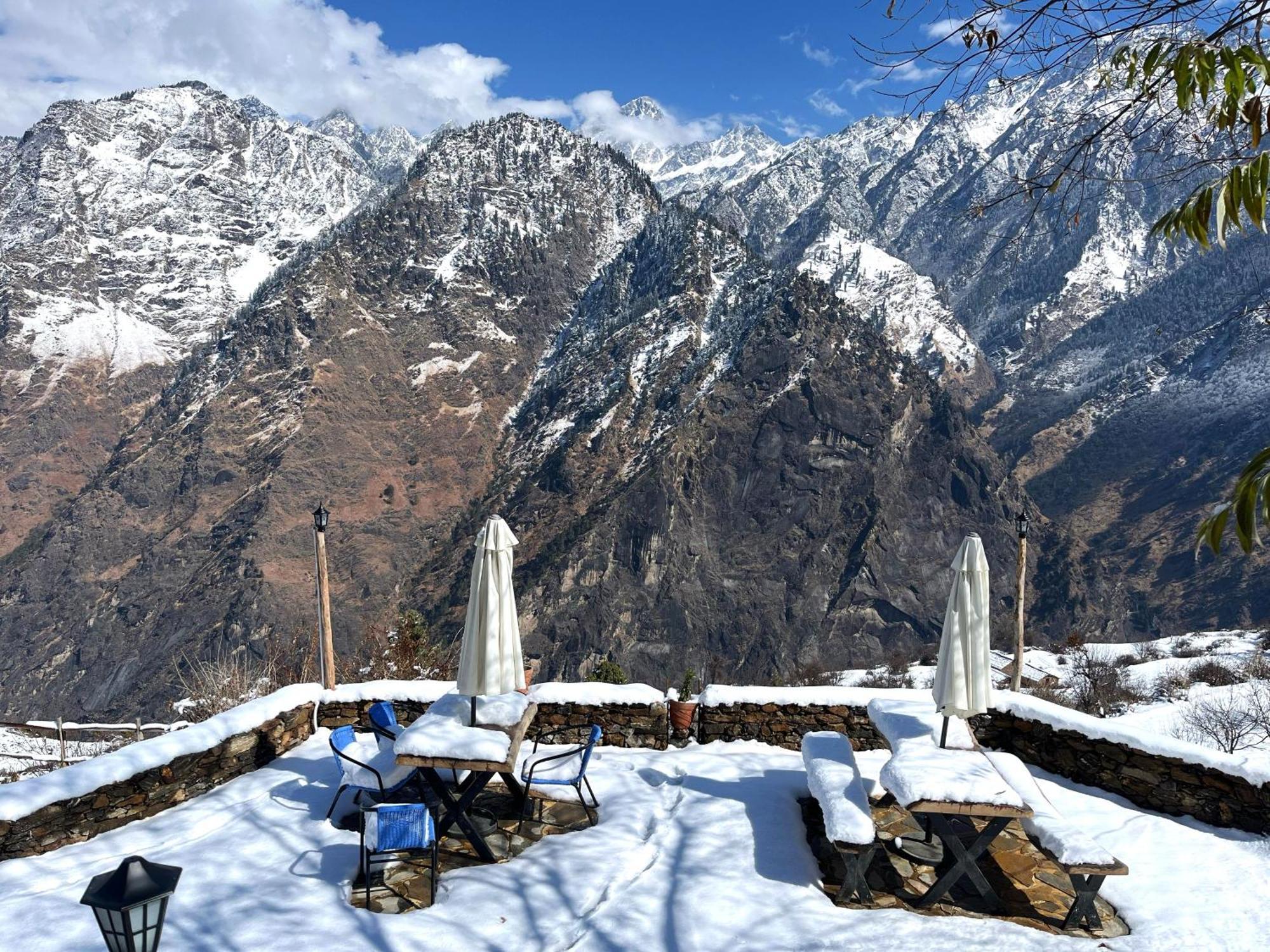 Faraway Cottages, Auli Joshīmath Екстериор снимка