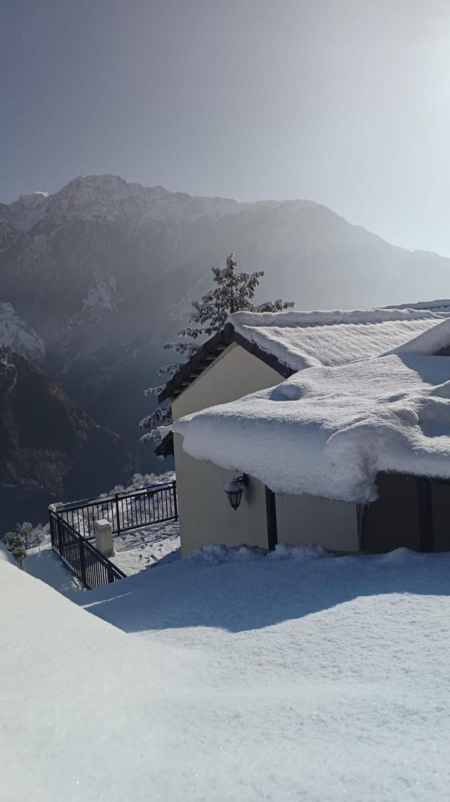 Faraway Cottages, Auli Joshīmath Екстериор снимка