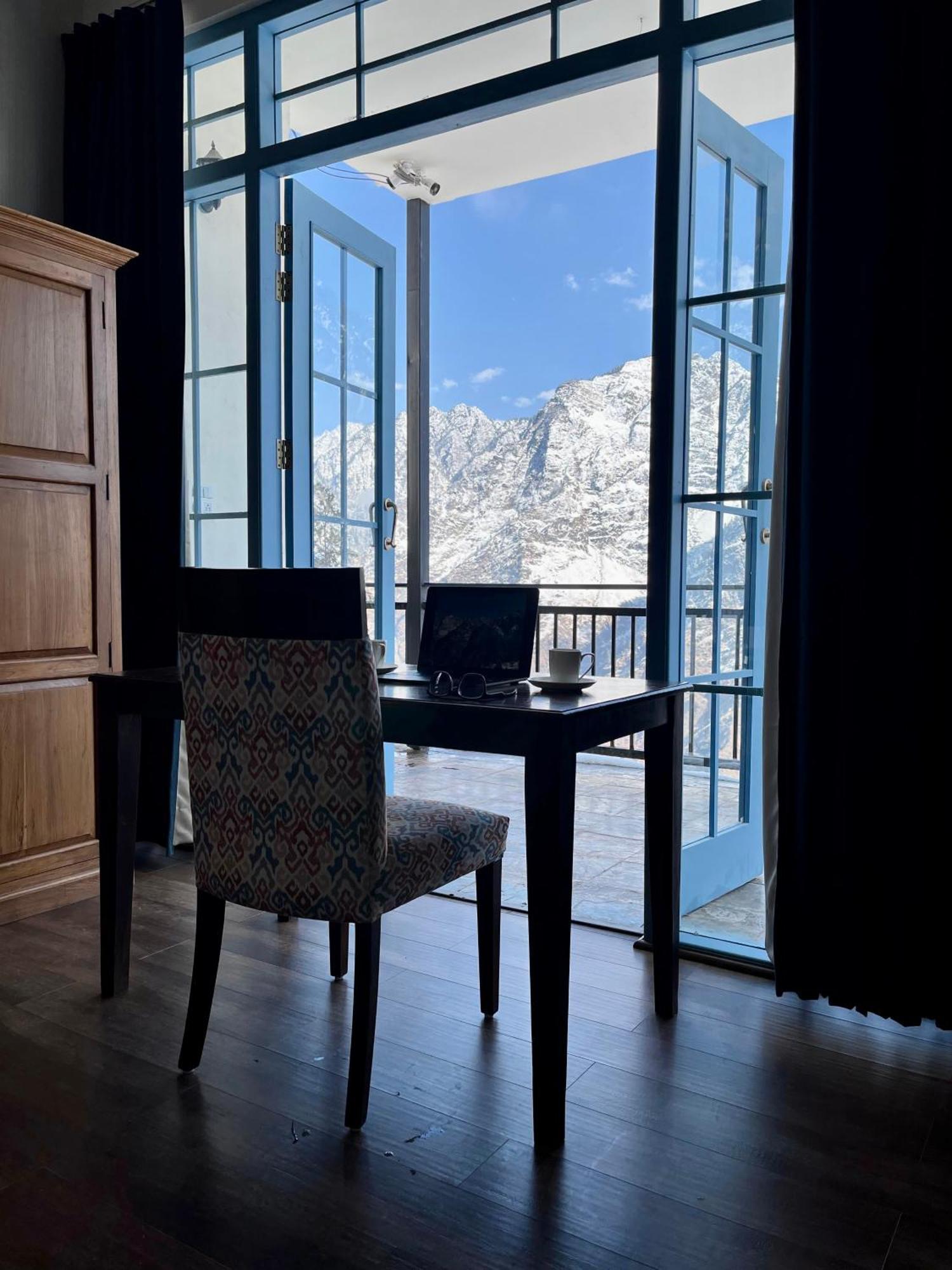 Faraway Cottages, Auli Joshīmath Екстериор снимка
