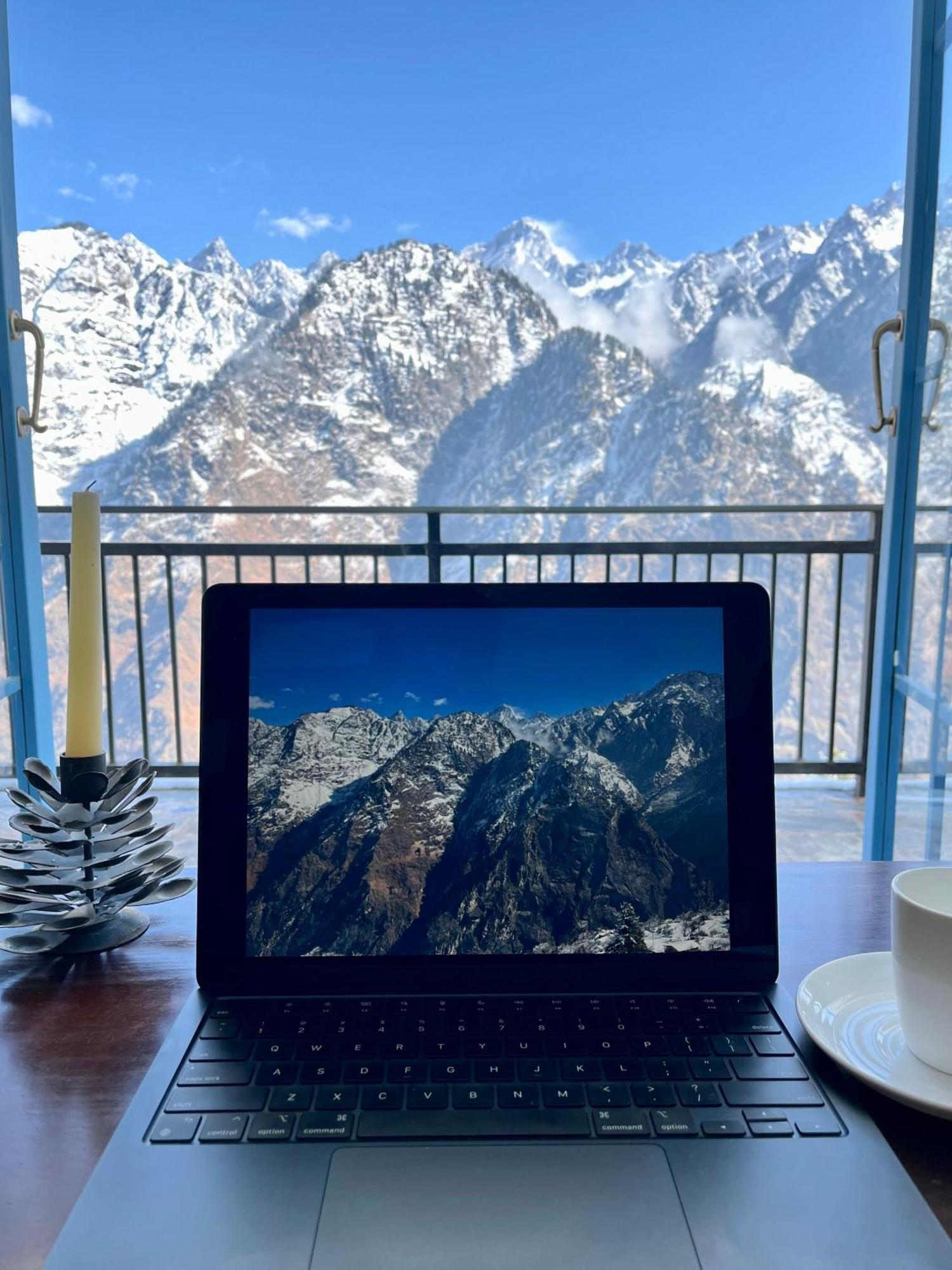 Faraway Cottages, Auli Joshīmath Екстериор снимка