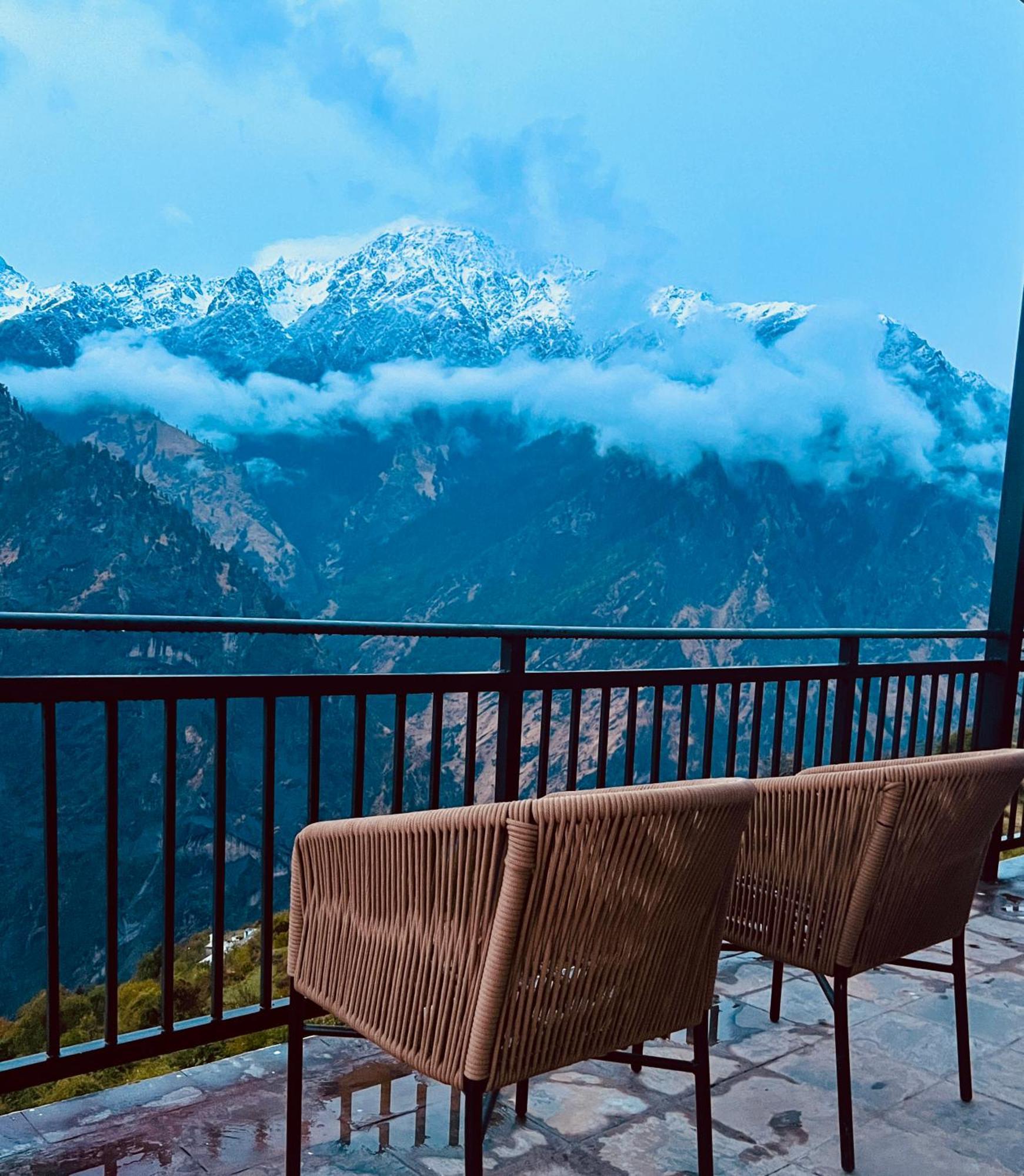 Faraway Cottages, Auli Joshīmath Екстериор снимка
