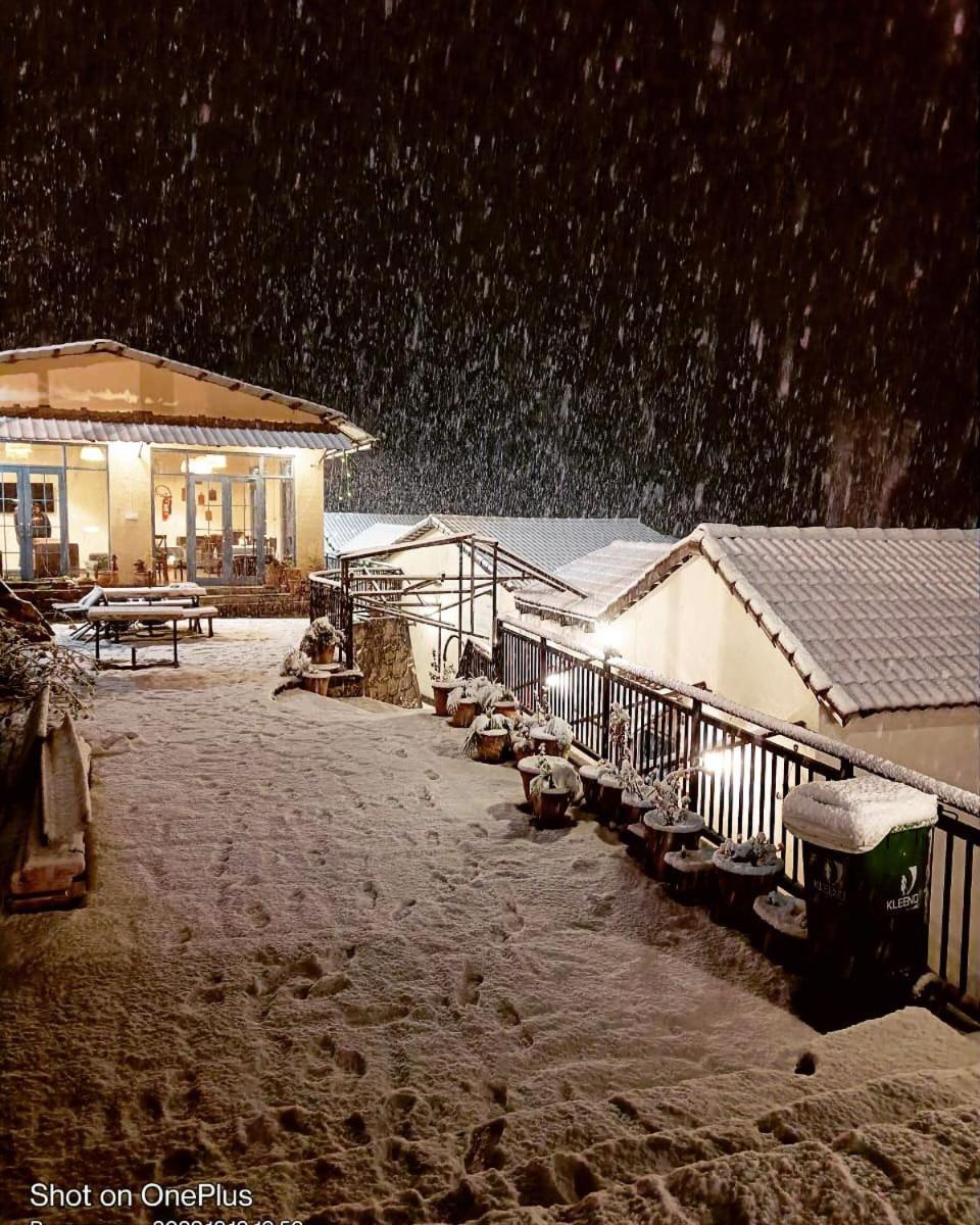 Faraway Cottages, Auli Joshīmath Екстериор снимка