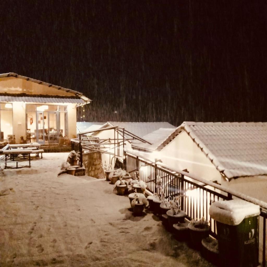 Faraway Cottages, Auli Joshīmath Екстериор снимка