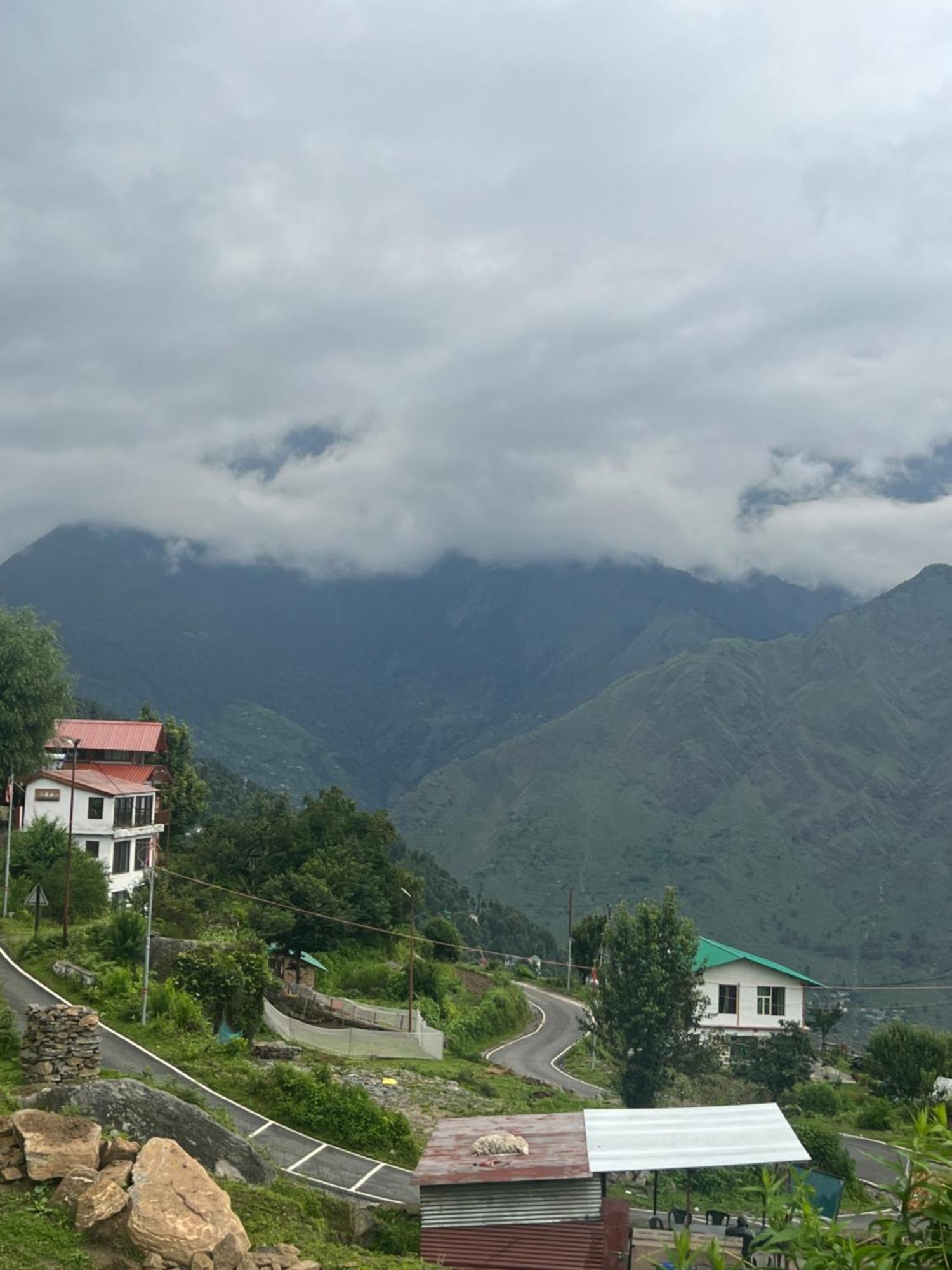 Faraway Cottages, Auli Joshīmath Екстериор снимка